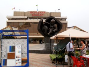 thumbs/P5270057-mole-port-Odessa-stands-commerciaux.JPG