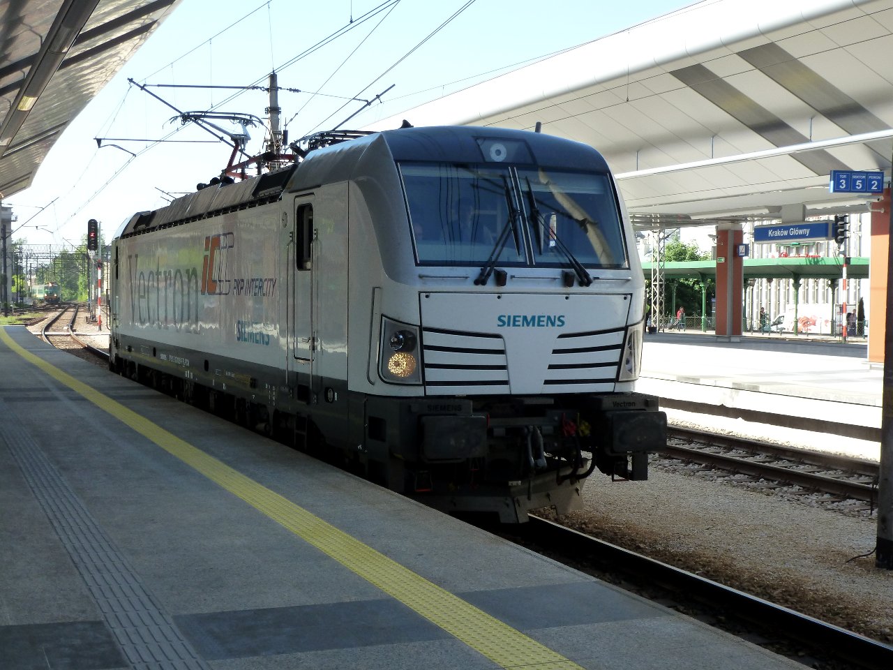 P1010876-gare-et-locos-neuves.JPG