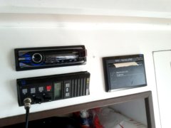 thumbs/transat-voile-Tigara-71-radio-CD-mais-contingente-cause-conso-electrique-VHF-Navtex.jpg