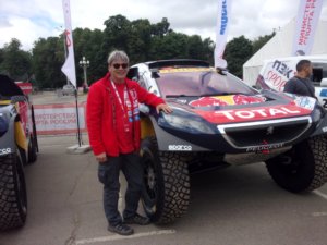 20160707_112615-Eric-Raspoutine-aupres-d-une-Peugeot