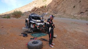 thumbs/dsc_0549-Rallye-du-Maroc-2019-concurrent-en-panne.jpg