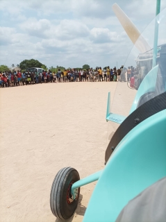 decollage-Mocuba-comme-au-defile-du-14-juillet-gyrocopter-africa