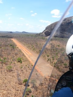 la-piste-de-Lugenda bush strip autogire mozambique