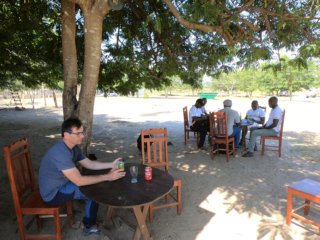 bar-de-l-aeroport-Quelimane-gyrocopter-africa