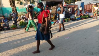 rue-marchande-vilankulos-gyrocopter-africa