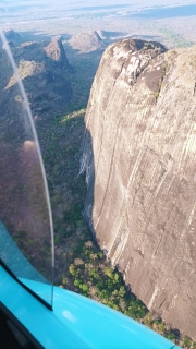 pitons rocheux Niassa-gyrocopter-africa